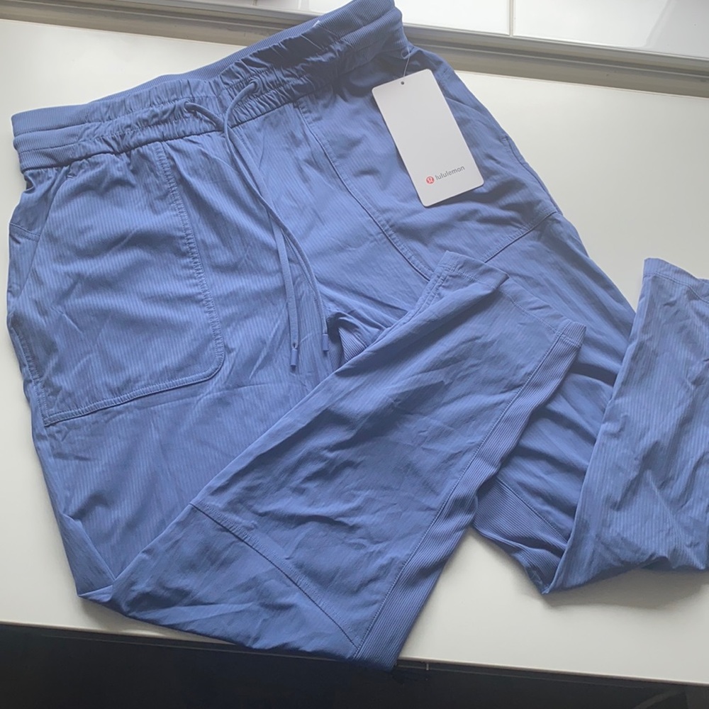 beyond the studio crop (size 8) - Picture 2 of 7